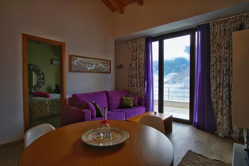 Forest Suites Boutique Hotel Mega Chorio Esterno foto
